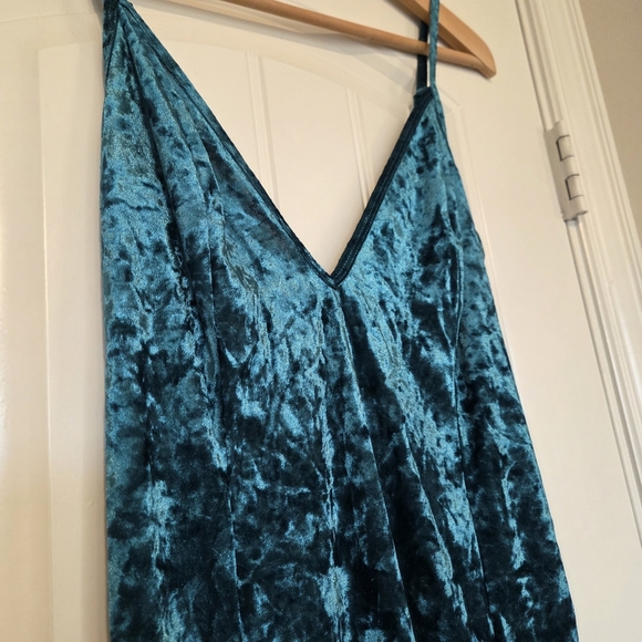 NEW Fredrick's of Hollywood Green Teal Velvet Chelsey Gown Medium - Picture 4 of 9